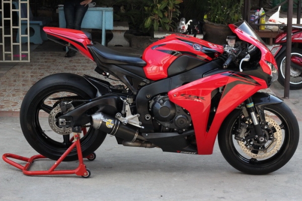 <เอิร์ท พิดโลก>CBR1000RR ปี08 สรรพแท้100\% สภาพสวย แต่งล้น