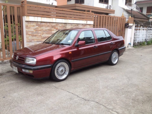 ขายvolkswage vento สีแดง ปี94เครืองเดิม1800 เกียร์ออโต้ เซ็นทัลล็อค แอร์เย็น ใช้ใด้2ระบบ น้ำมัน+แก็สLPG  1วิทยุ SONY cdx usb ลำโพง6ตัว หน้าหลัง 2แม็กBBSขอบ16 ยาง195 45 16 4เส้น 3ท่อแท้เลสปากกว้าง4.5นิ้ว  4 มีออยเกียร์ระบายความร้อน สภาพพร้อมใช้  ทะเบียนเต็