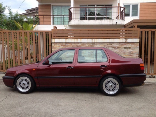 ขายvolkswage vento สีแดง ปี94เครืองเดิม1800 เกียร์ออโต้ เซ็นทัลล็อค แอร์เย็น ใช้ใด้2ระบบ น้ำมัน+แก็สLPG  1วิทยุ SONY cdx usb ลำโพง6ตัว หน้าหลัง 2แม็กBBSขอบ16 ยาง195 45 16 4เส้น 3ท่อแท้เลสปากกว้าง4.5นิ้ว  4 มีออยเกียร์ระบายความร้อน สภาพพร้อมใช้  ทะเบียนเต็