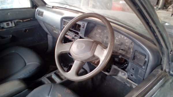 ขายTOYOTA  ไมตี้ปี04  เล่มทะเบียนพร้อมโอน0871684611