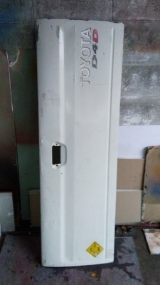 Toyota  D4D ฝาปิดท้ายกระบะ เปิดกลาง