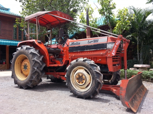 คูโบต้า L1-43 4 WD ใบมีดดันหน้า ขนาด 43 แรง พวงมาลัยเพาเวอร์ สภาพดี