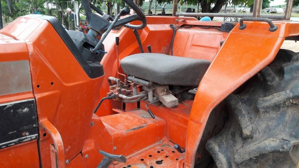 คูโบต้า L1-43 4 WD ใบมีดดันหน้า ขนาด 43 แรง พวงมาลัยเพาเวอร์ สภาพดี