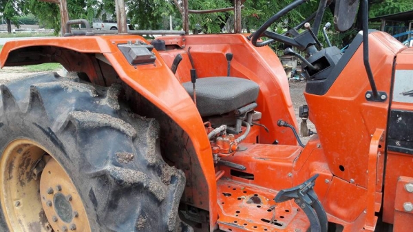 คูโบต้า L1-43 4 WD ใบมีดดันหน้า ขนาด 43 แรง พวงมาลัยเพาเวอร์ สภาพดี