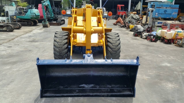 ขาย รถตัก KOMATSU รุ่น WA30-2- มือสองญี่ปุ่น ตักได้ครึ่งคิว สองเพลา เอวอ่อน สวยพร้อมใช้งาน มือถือ/LINE ID : 0818753444