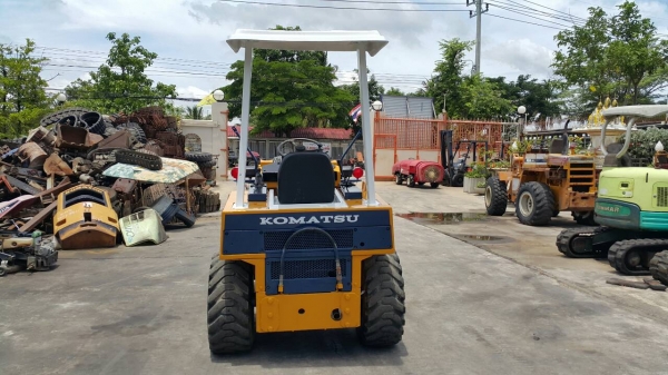 ขาย รถตัก KOMATSU รุ่น WA30-2- มือสองญี่ปุ่น ตักได้ครึ่งคิว สองเพลา เอวอ่อน สวยพร้อมใช้งาน มือถือ/LINE ID : 0818753444