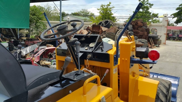 ขาย รถตัก KOMATSU รุ่น WA30-2- มือสองญี่ปุ่น ตักได้ครึ่งคิว สองเพลา เอวอ่อน สวยพร้อมใช้งาน มือถือ/LINE ID : 0818753444