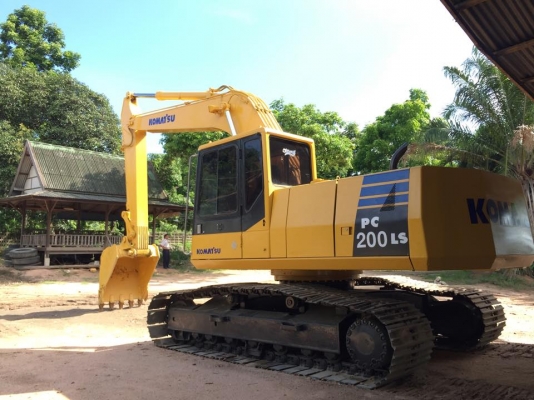 ขายรถแบคโฮ KOMATSU PC 200 สภาพดี พร้อมใช้งาน