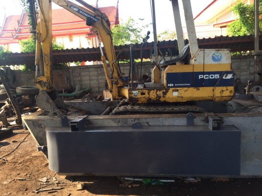 komatsu pc 05  พร้อมเรือขุด