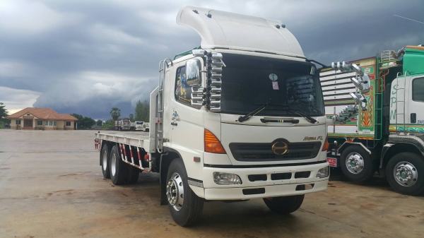 ขายด่วนสิบล้อเพลาเดียวกะบะพื้นเรียบ220แรงเมกก้า สภาพสวยเดิมๆบางๆ