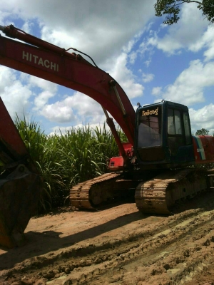 รถแบคโฮ 200  HITASHI รุ่น 3 ราคา 530,000 บ.รถอยู่ปราจีนบุรี