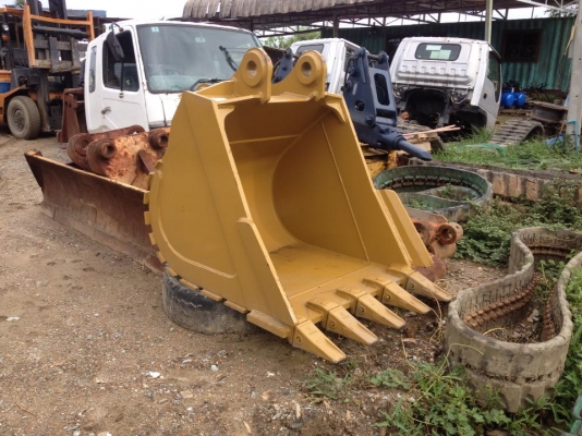ขายถูกด่วนๆ BUCKETบุ๊งกี๋ตักหินสำหรับรถขุดไซค์ 200,220 สลัก 80 มิล/ แบบมีปีกข้าง-เสริมด้านหลัง / 5 ฟัน /สภาพสวยๆ ราคาเพียง(ใบละ) 45,500 บาท