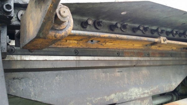 ตัดพับเหล็กหนาโยก กว้าง 1.2 m.