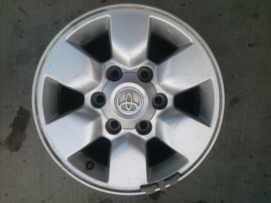ขายแม็ก TOYOTA VIGO 6รูขอบ15  สวยๆเดิมๆ จำนวน 4  วง พร้อมน๊อต 24 ตัว