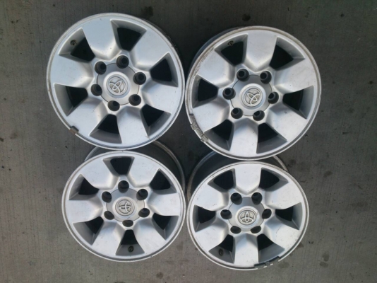 ขายแม็ก TOYOTA VIGO 6รูขอบ15  สวยๆเดิมๆ จำนวน 4  วง พร้อมน๊อต 24 ตัว