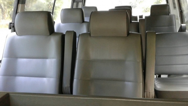 HIACE 3.0 GL เบาะ 3 แถว