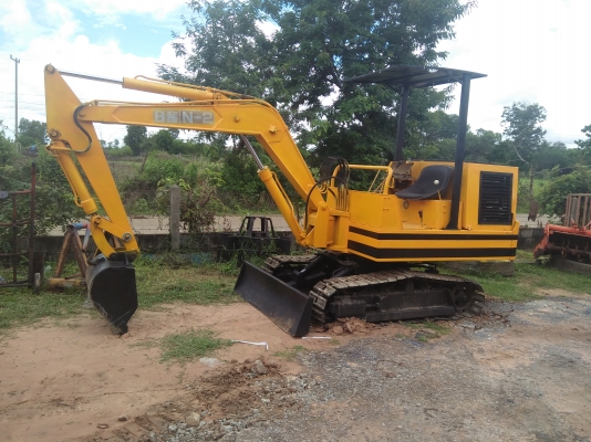 ขายรถแบคโฮ นิสสัน เก่านอกแท้ ไม่เคยผ่านการใช้งานเมืองไทย