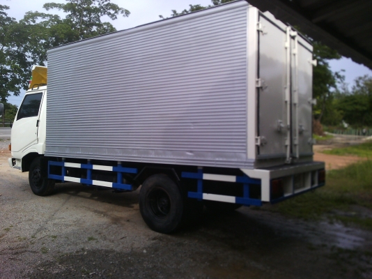 ขาย6ล้อkm 777 ตู้สเตนเลส 320000  บาท