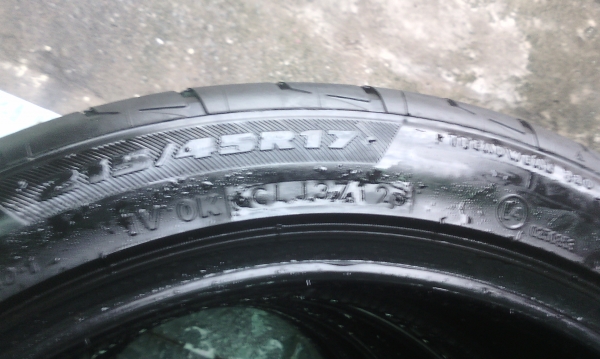 ขายยาง Bridgestone RE-002 215/45/17 ปี 12