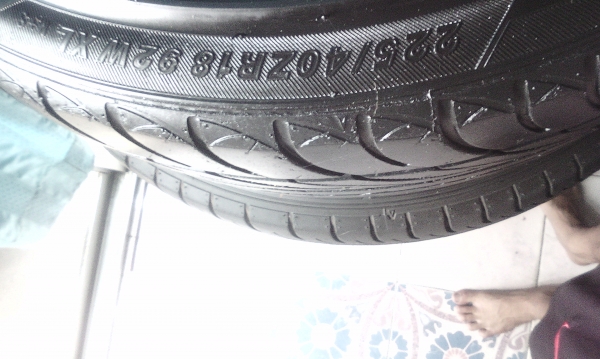 ขายครับ ยาง Sailun 225/40/18 ปี 12