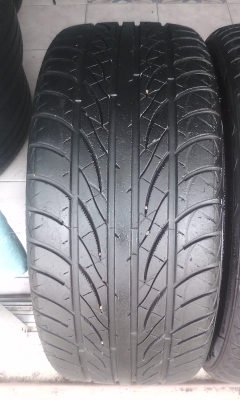 ขายครับ ยาง Sailun 225/40/18 ปี 12
