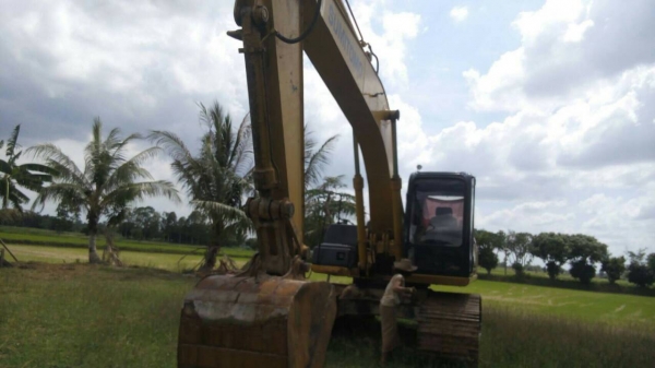 ขายรถแบคโฮ SUMITOMO SH210-3 ไมล์ 9000 ชม.เอกสารเล่มทะเบียน ราคา 1820000