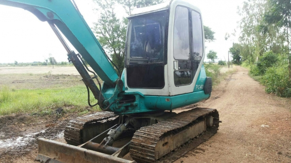 ขายรถแบคโฮ KOMATSU PC40-7 มีแอร์ ราคา 385000