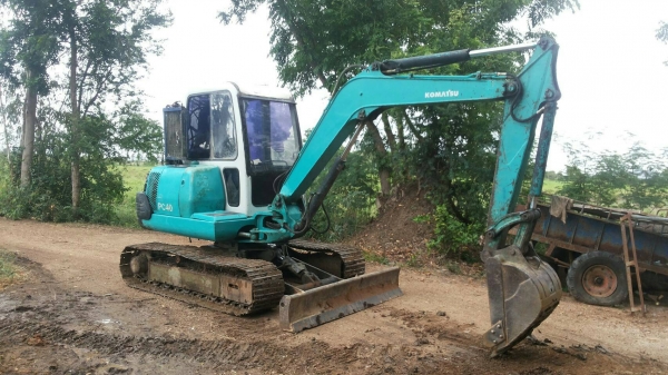 ขายรถแบคโฮ KOMATSU PC40-7 มีแอร์ ราคา 385000