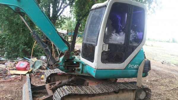 ขายรถแบคโฮ KOMATSU PC40-7 มีแอร์ ราคา 385000