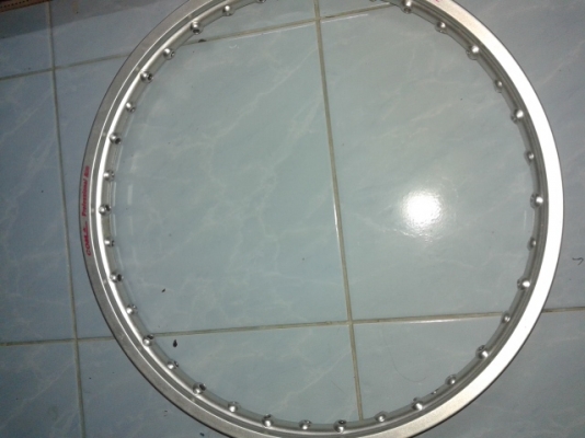 ล้ออลูมิเนียมยี่ห้อ com profressional (ใหม่)