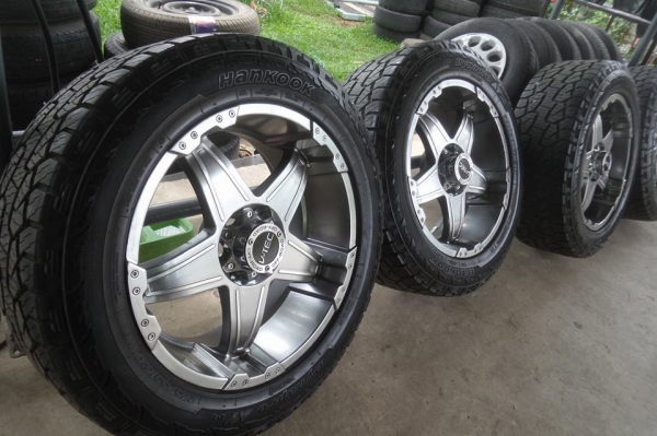 สภาพเหมือนใหม่ รับประกันความงาม ไร้ริ้วรอย ใช้งานน้อยมาด 20x10 แม็กสวย ยางสวย สุดคุ้มเพียง25000บาท ต่างจังหวัดส่งฟรี 081-7570077