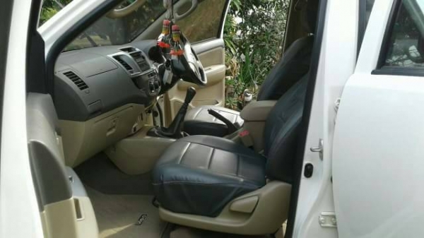 รถTOYOTA HILUX VIGO CHAM 4D 2.5 VN TURBO ABS