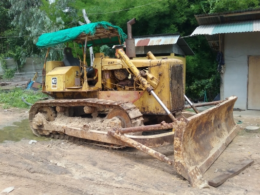 ขาย 395,000 แทรคเตอร์ CAT  D 5 B เอกสารเล่มทะเบียน เกียร์ตัด ฮ๊าปยาวใส่แผ่นตีนเป็ดแต่ตอนนี้ใส่แผ่นตีนไก่ เครื่องดี เกียร์แรง ช่วงล่างสวย รถสวยพร้อมใช้เอกสารพร้อมโอน 090-772-3710 090-772-3708