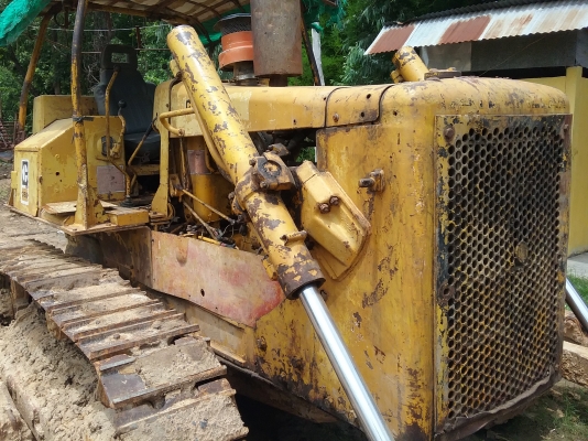 ขาย 395,000 แทรคเตอร์ CAT  D 5 B เอกสารเล่มทะเบียน เกียร์ตัด ฮ๊าปยาวใส่แผ่นตีนเป็ดแต่ตอนนี้ใส่แผ่นตีนไก่ เครื่องดี เกียร์แรง ช่วงล่างสวย รถสวยพร้อมใช้เอกสารพร้อมโอน 090-772-3710 090-772-3708