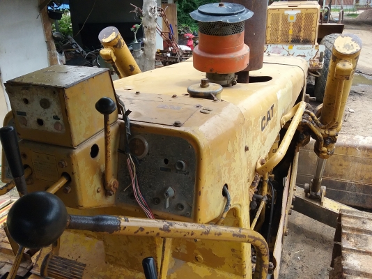 ขาย 395,000 แทรคเตอร์ CAT  D 5 B เอกสารเล่มทะเบียน เกียร์ตัด ฮ๊าปยาวใส่แผ่นตีนเป็ดแต่ตอนนี้ใส่แผ่นตีนไก่ เครื่องดี เกียร์แรง ช่วงล่างสวย รถสวยพร้อมใช้เอกสารพร้อมโอน 090-772-3710 090-772-3708