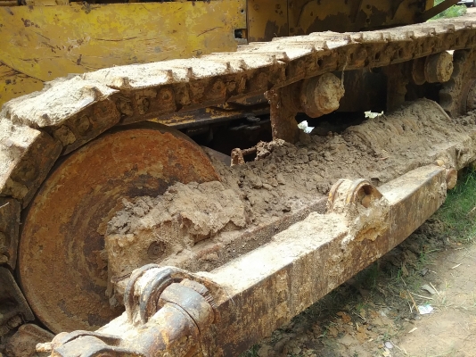 ขาย 395,000 แทรคเตอร์ CAT  D 5 B เอกสารเล่มทะเบียน เกียร์ตัด ฮ๊าปยาวใส่แผ่นตีนเป็ดแต่ตอนนี้ใส่แผ่นตีนไก่ เครื่องดี เกียร์แรง ช่วงล่างสวย รถสวยพร้อมใช้เอกสารพร้อมโอน 090-772-3710 090-772-3708