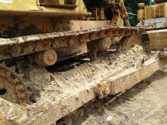 ขาย 395,000 แทรคเตอร์ CAT  D 5 B เอกสารเล่มทะเบียน เกียร์ตัด ฮ๊าปยาวใส่แผ่นตีนเป็ดแต่ตอนนี้ใส่แผ่นตีนไก่ เครื่องดี เกียร์แรง ช่วงล่างสวย รถสวยพร้อมใช้เอกสารพร้อมโอน 090-772-3710 090-772-3708