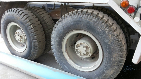 รถ 10 ล้อ VOLVO  โม่ปูน  320 แรงม้า. ปี 45.    สนใจติดต่อ  081 - 6079515