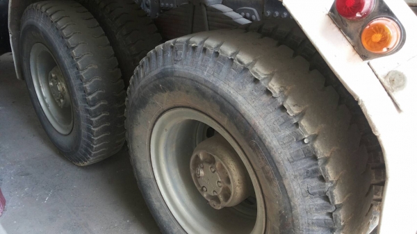 รถ 10 ล้อ VOLVO  โม่ปูน  320 แรงม้า. ปี 45.    สนใจติดต่อ  081 - 6079515