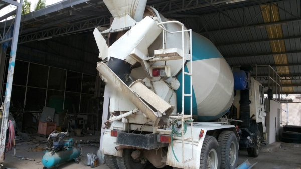 รถ 10 ล้อ VOLVO  โม่ปูน  320 แรงม้า. ปี 45.    สนใจติดต่อ  081 - 6079515