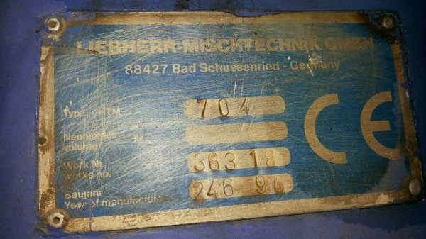 รถ 10 ล้อ VOLVO  โม่ปูน  320 แรงม้า. ปี 45.    สนใจติดต่อ  081 - 6079515