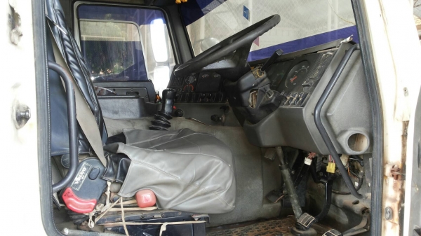 รถ 10 ล้อ VOLVO  โม่ปูน  320 แรงม้า. ปี 45.    สนใจติดต่อ  081 - 6079515