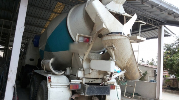 รถ 10 ล้อ VOLVO  โม่ปูน  320 แรงม้า. ปี 45.    สนใจติดต่อ  081 - 6079515