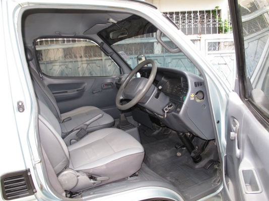 Toyota Hiace หัวจรวด Commuter 3.0 Toyota Hiace หัวจรวด Commuter 3.0