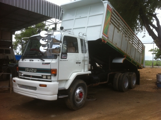 มาอีก1ลำ อีซูซุร๊อคกี้ 210 สวยๆราคาไม่แรง