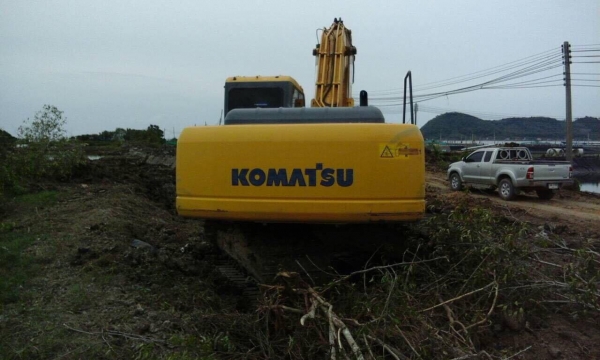 รถแบดโฮ PE200 7 ปี 2010 ทำงาน 9300 ชม. สวยเดิมๆ สภาพดี เล่มพร้อม