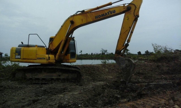 รถแบดโฮ PE200 7 ปี 2010 ทำงาน 9300 ชม. สวยเดิมๆ สภาพดี เล่มพร้อม