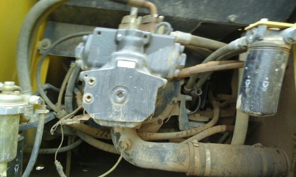 รถแบดโฮ PE200 7 ปี 2010 ทำงาน 9300 ชม. สวยเดิมๆ สภาพดี เล่มพร้อม