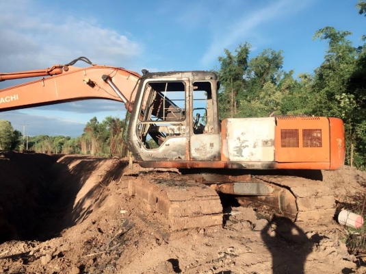 ขายรถแบคโค HITACHI EX200-2 ขายตามสภาพ ช่วงล่างดี เครื่องดี เอวดี โซ่ดี ราคา300,000 สนใจโทร 090-8588220คุณนะ 093-3258446คุณบิว หรือเข้าดูสินค้าอื่นๆได้ที่ www.narong2truck.com หรือ www.truck.in.th/498 หรือเพจFacebook ณรงค์ ซื้อขายรถมือสอง (เว็บไซต์ส่วนตัว)