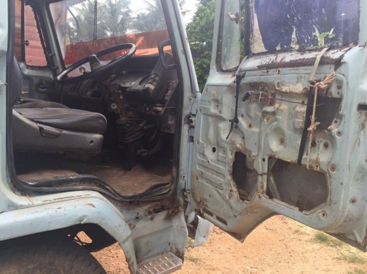 6 ล้อดั้ม 145 แรง ISUZU FSR11F รถห้างแท้ๆเดิม มีเพาเวอร์ แอร์เย็น เล่มม.79